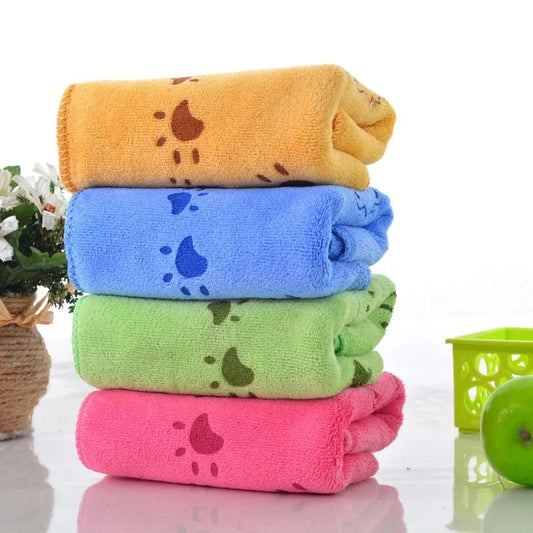 Soft pet towel wrap for quick drying, providing comfort and absorbency for dogs and cats